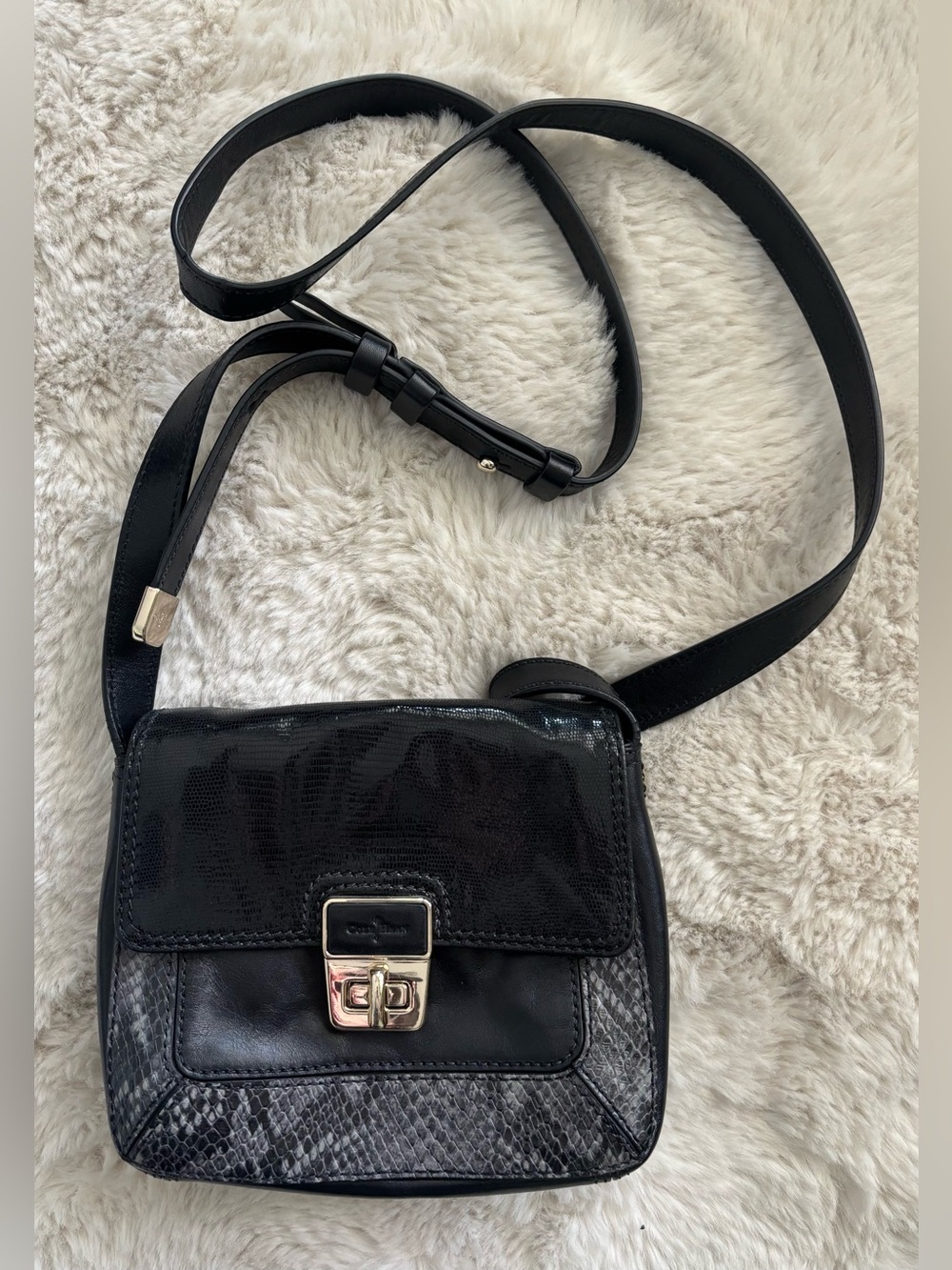 COLE HAAN BLACK AVA SNAKE PRINT EMBOSSED TURN LOCK LEATHER CROSSOVER BAG PURSE